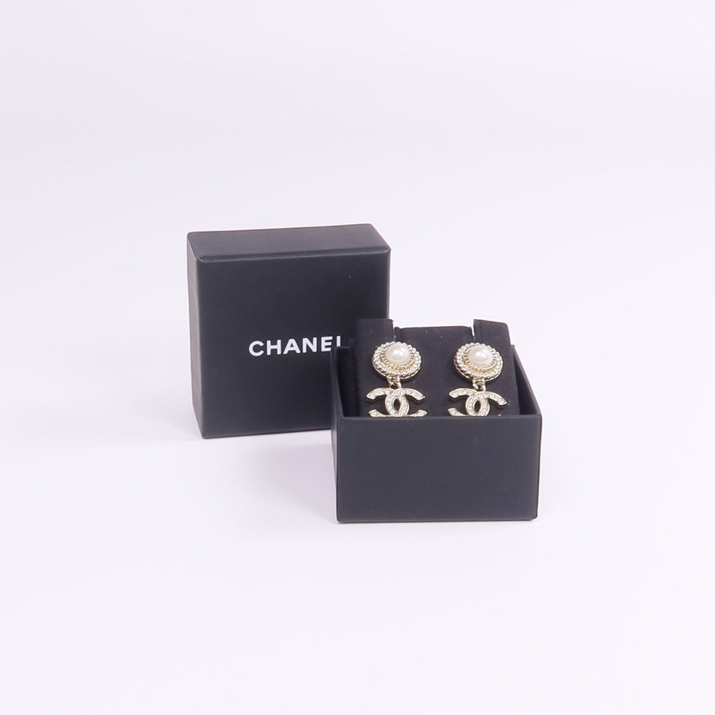 CHANEL CC Earrings · Metal