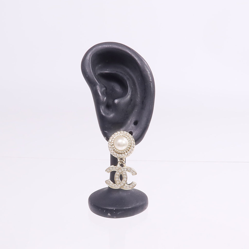 CHANEL CC Earrings · Metal