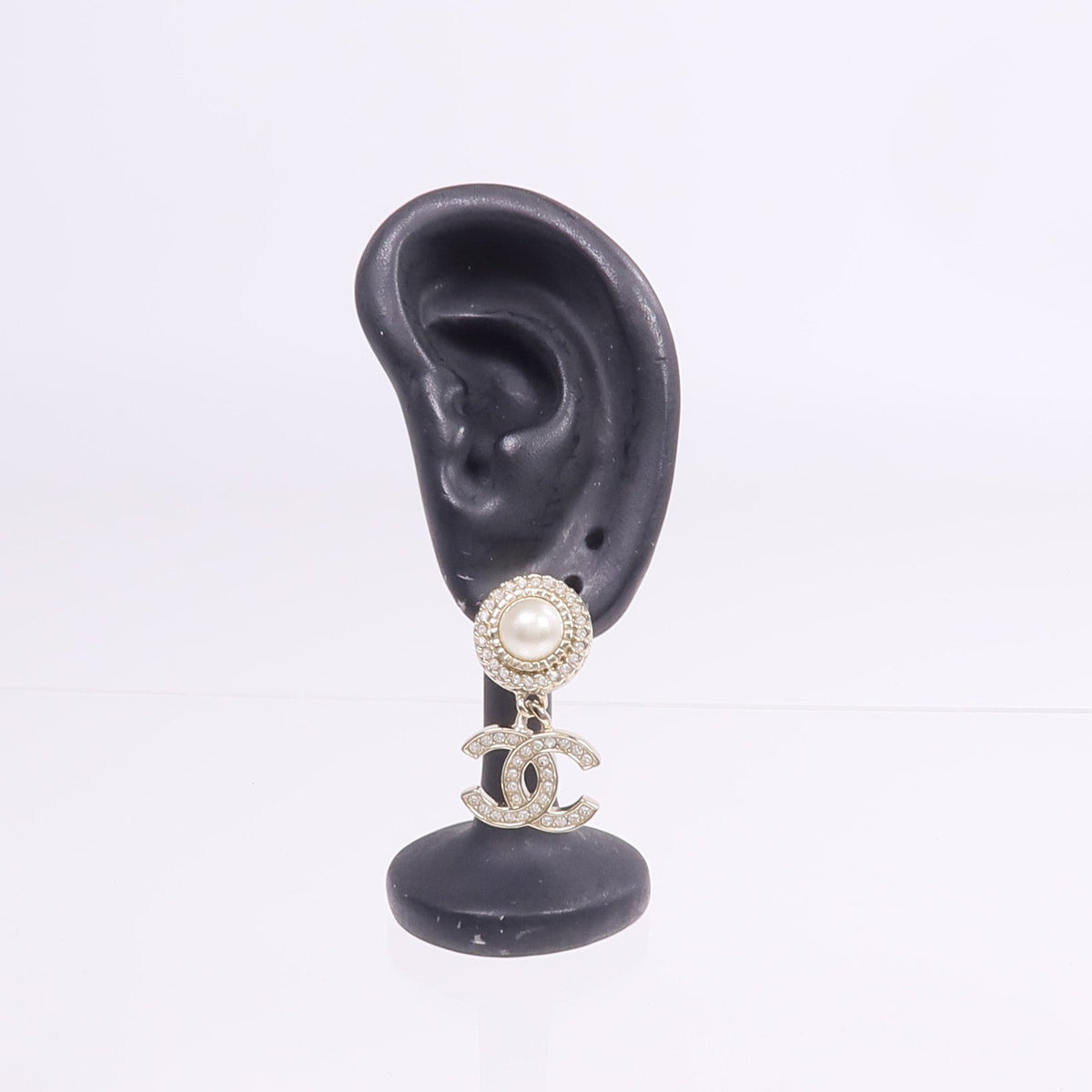 CHANEL CC Earrings · Metal