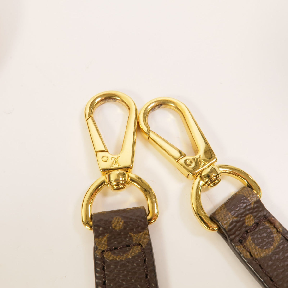 Louis Vuitton Montaigne MM · Monogram