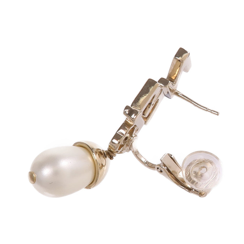 CHANEL CC · Pearl Earrings