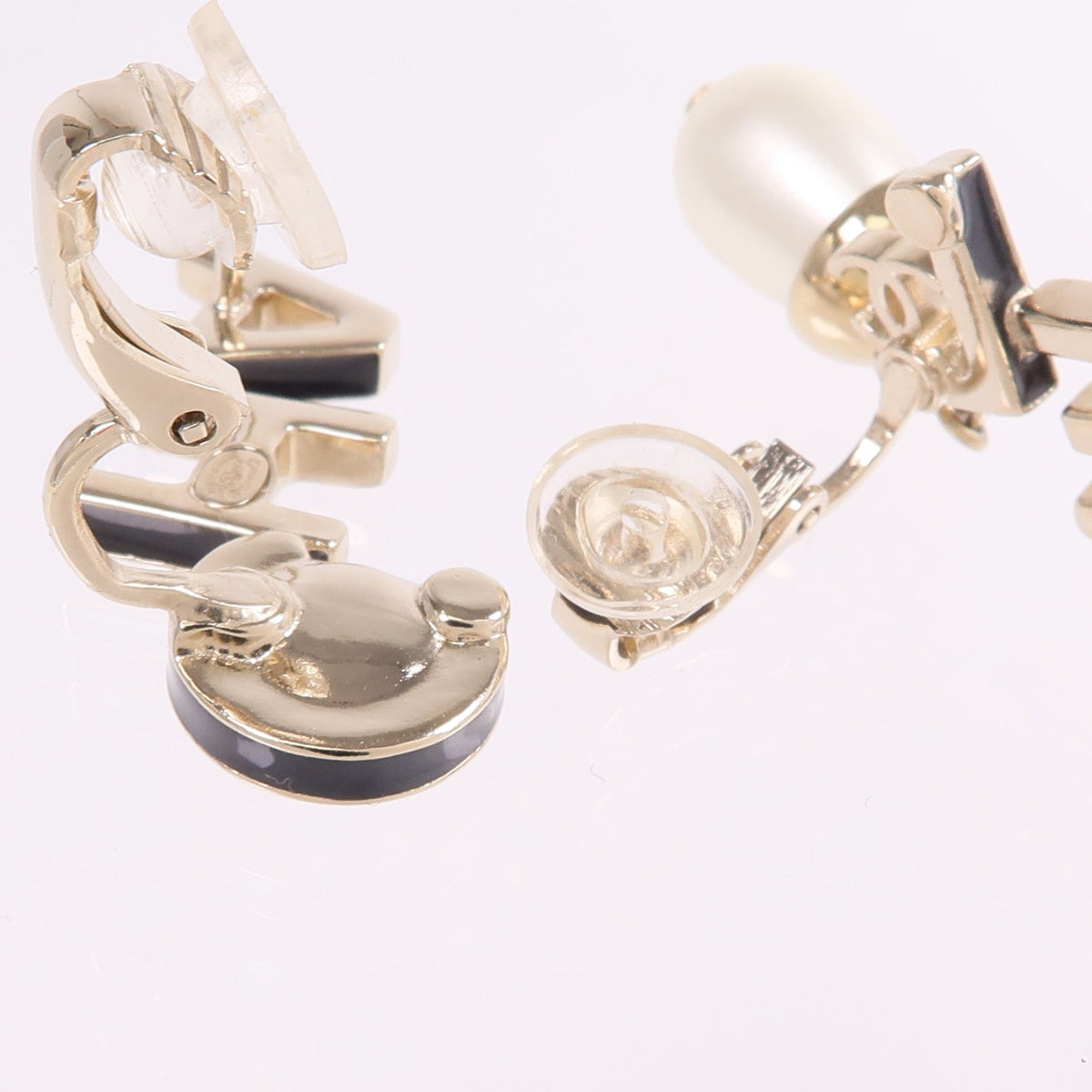 CHANEL CC · Pearl Earrings