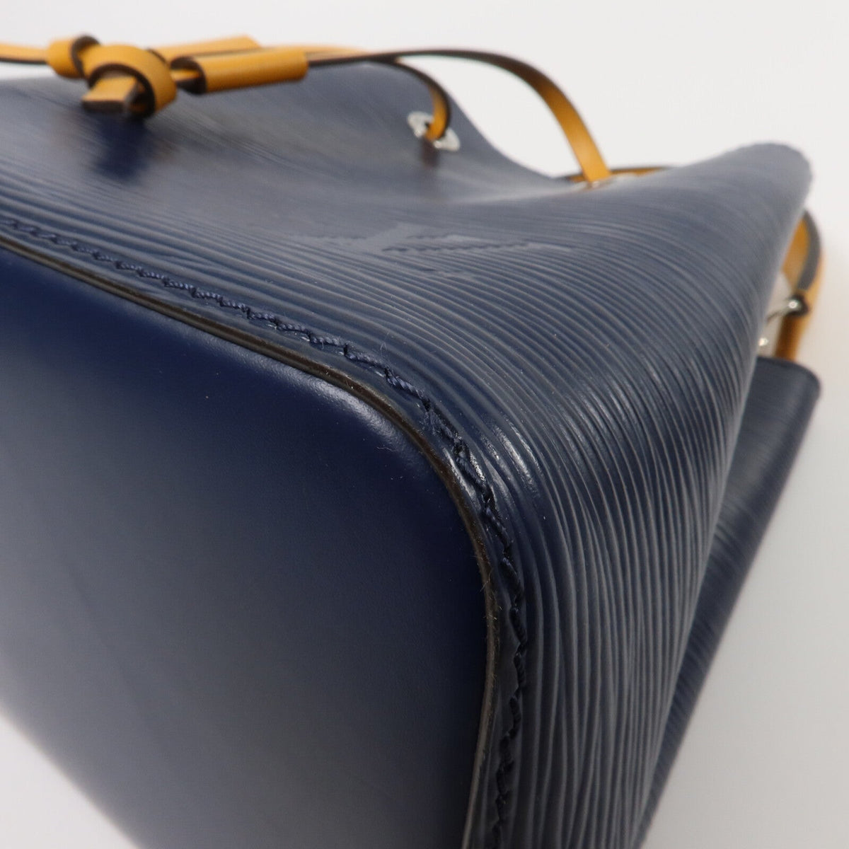 Louis Vuitton Neo Noe BB · Epi Leather
