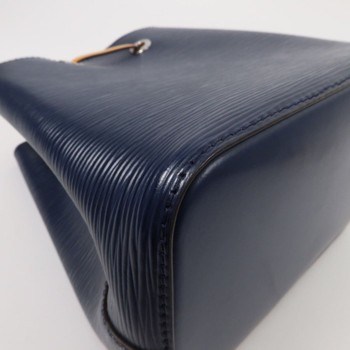 Louis Vuitton Neo Noe BB · Epi Leather