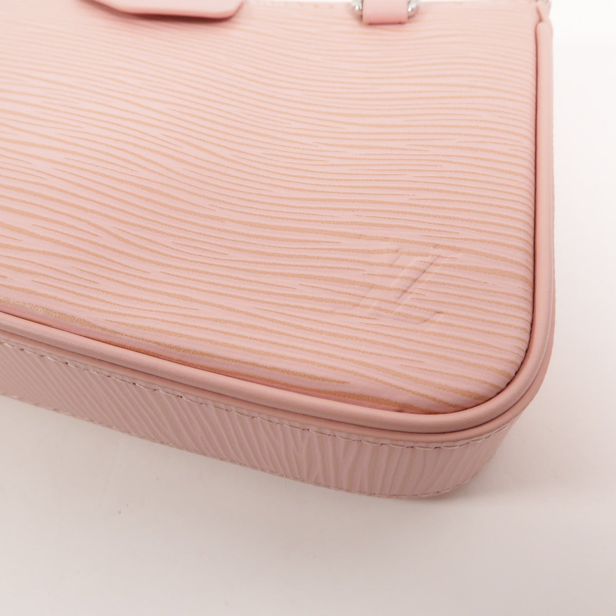 Louis Vuitton Easy Pouch · Epi Calfskin