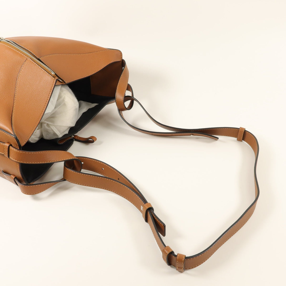 Loewe Hammock Medium · Calfskin
