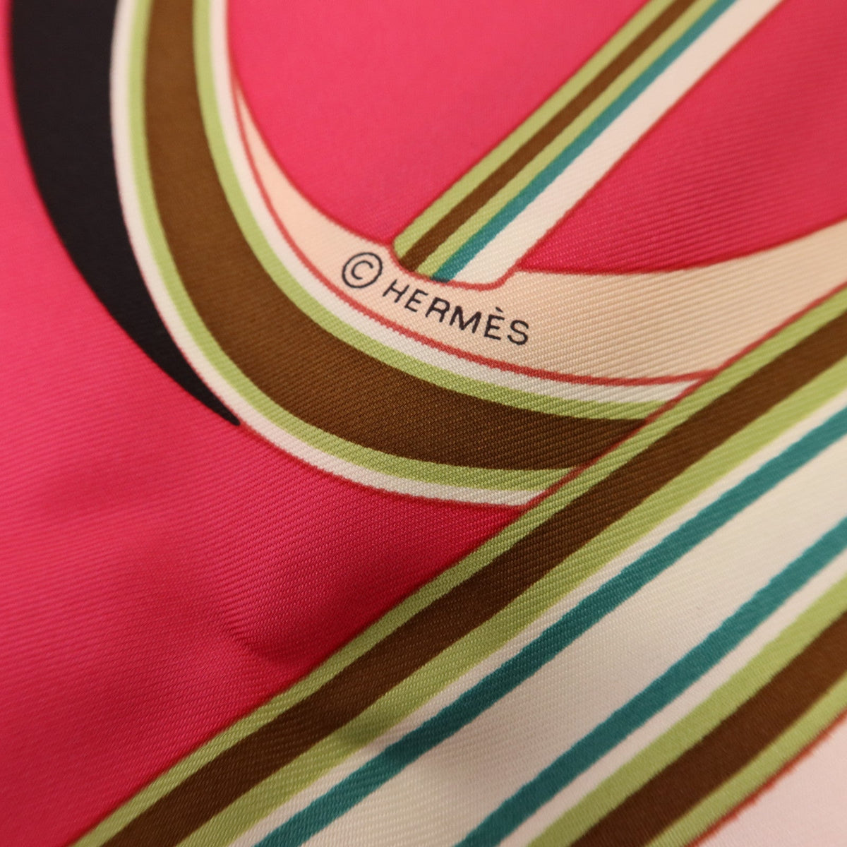 Hermès Silk Carré 90 · Multicolor
