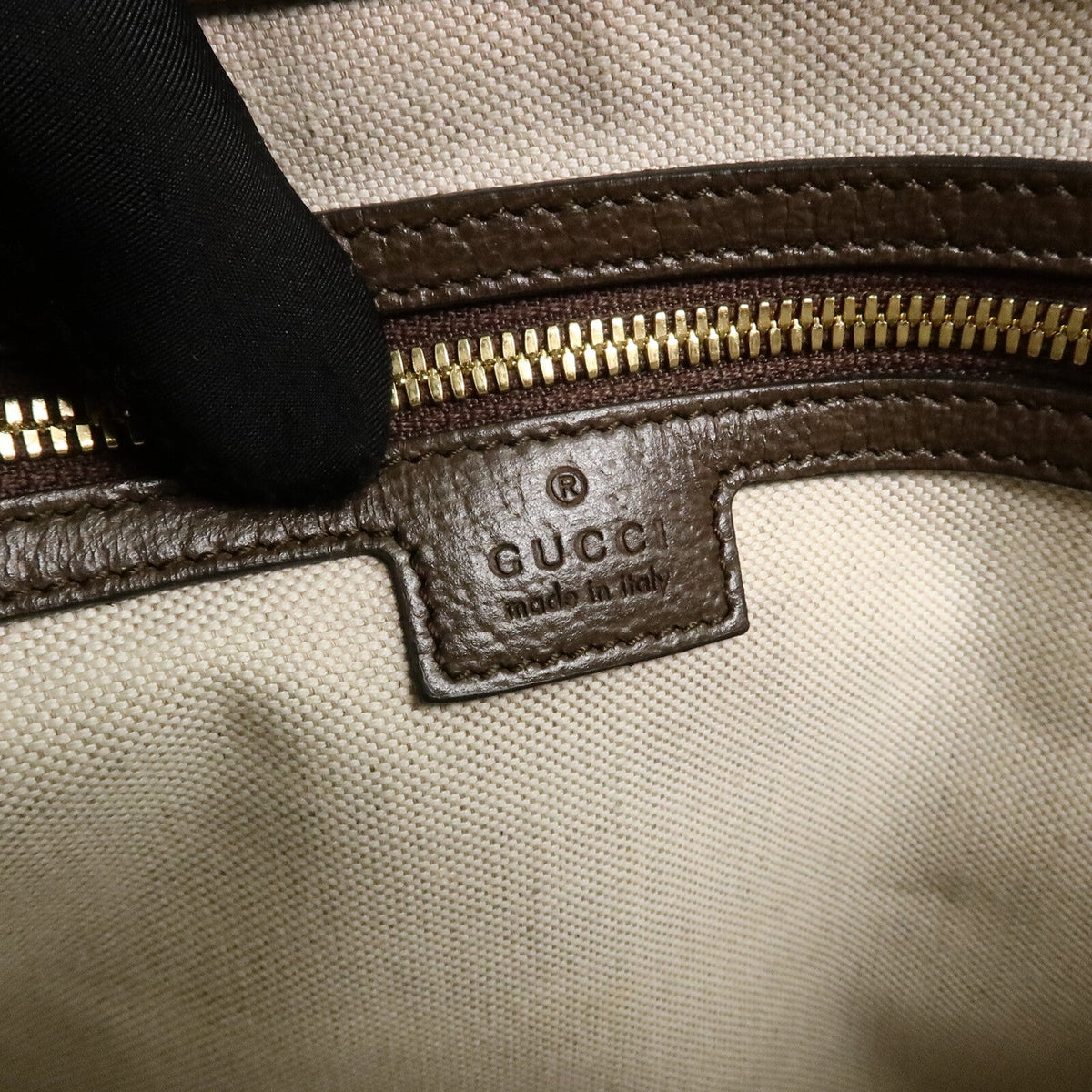 Gucci Jumbo GG · Canvas Shoulder Bag