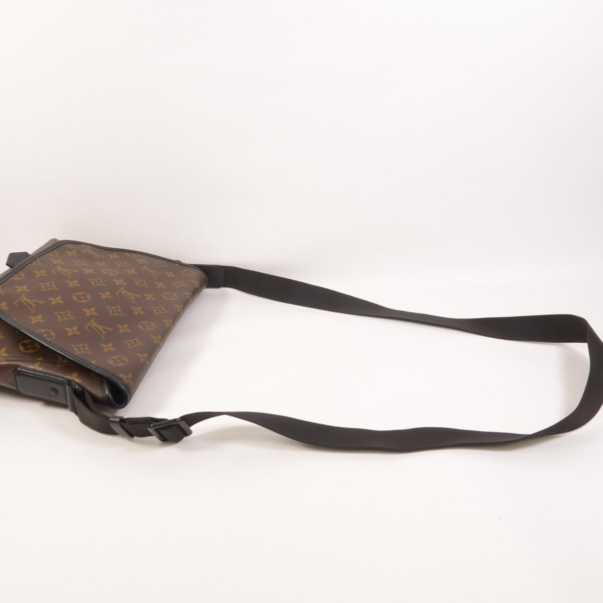 Louis Vuitton Messenger · Monogram Macassar