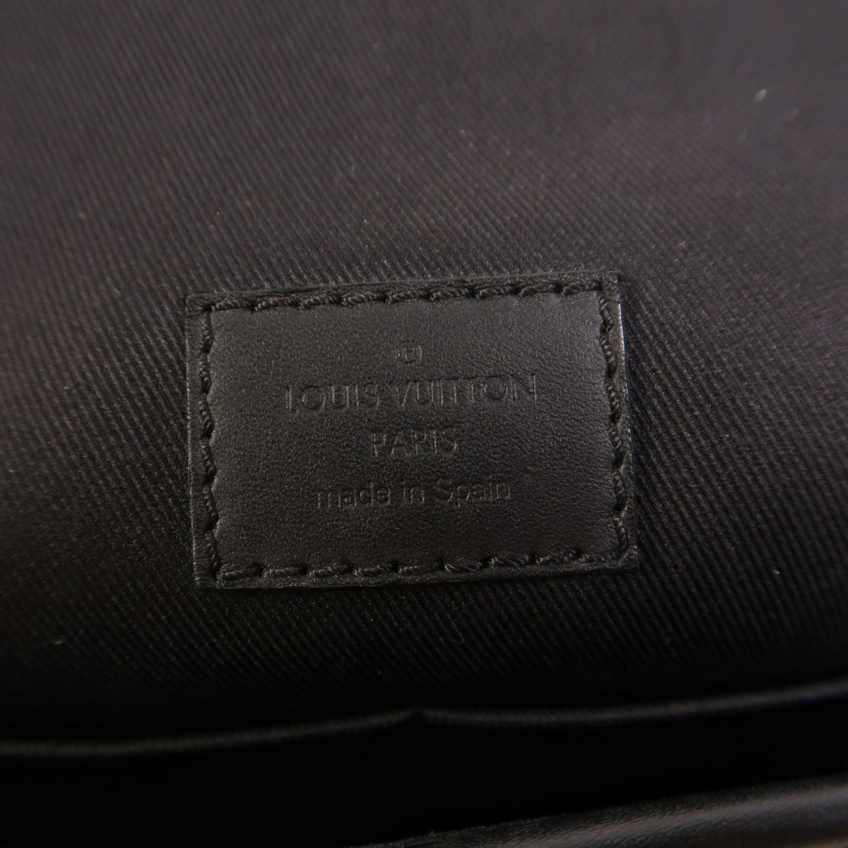 Louis Vuitton Messenger · Monogram Macassar