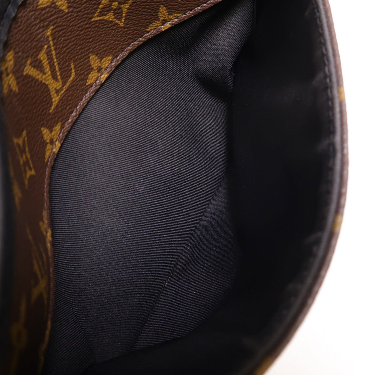 Louis Vuitton Messenger · Monogram Macassar