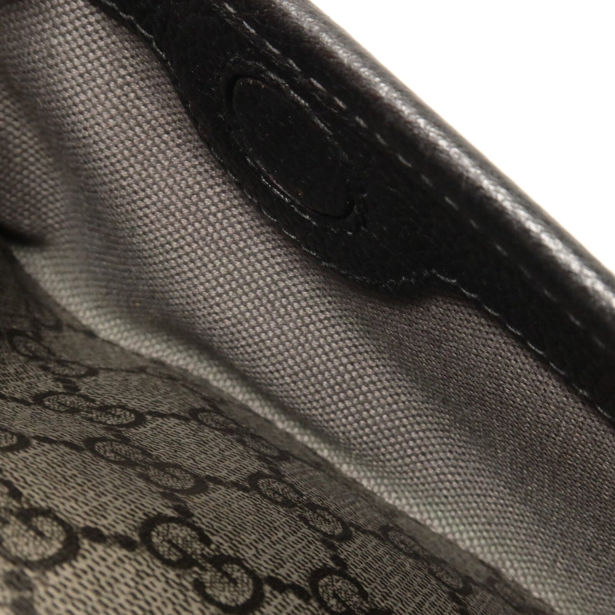 Gucci GG Supreme · Shoulder Bag