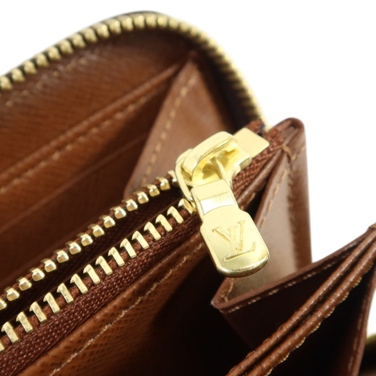 Louis Vuitton · Monogram · Zippy Wallet