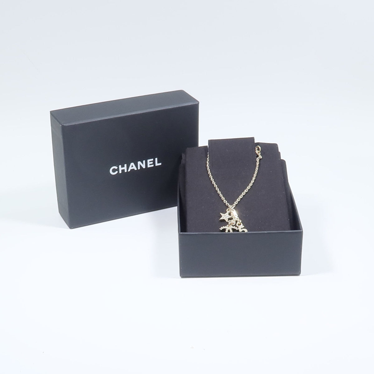 Chanel CC Necklace · Metal