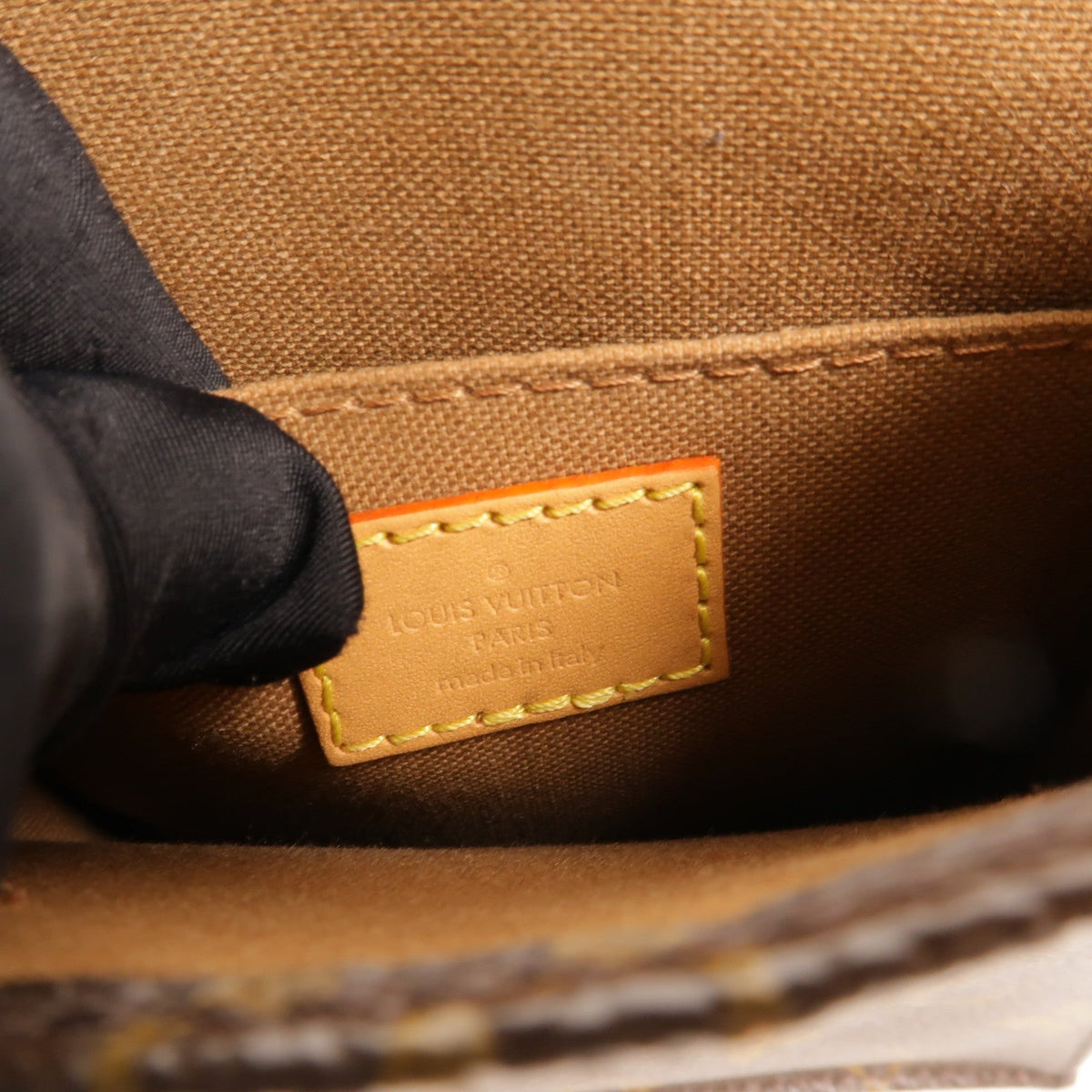 Louis Vuitton Petit Sac Plat · Monogram
