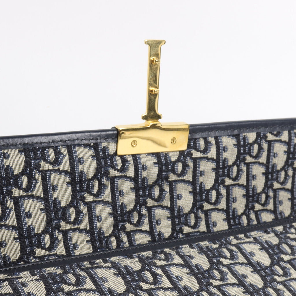 Dior 30 Montaigne · Clutch With Chain