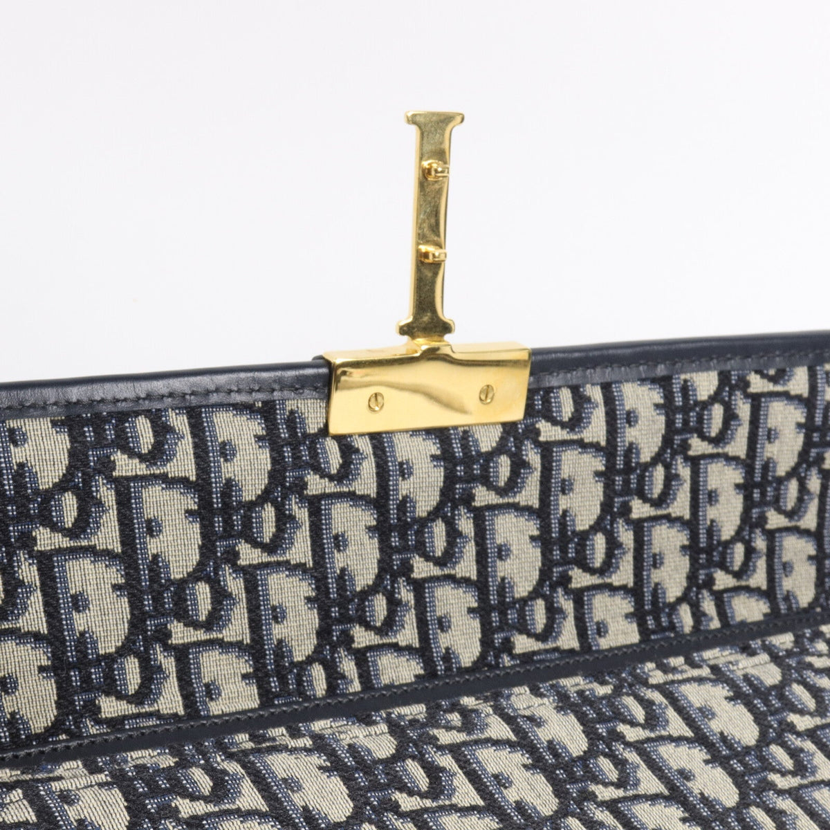Dior 30 Montaigne · Clutch With Chain