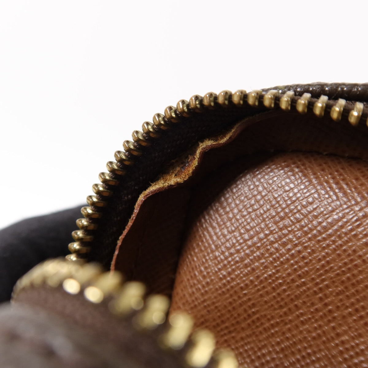 Louis Vuitton Danube · Monogram