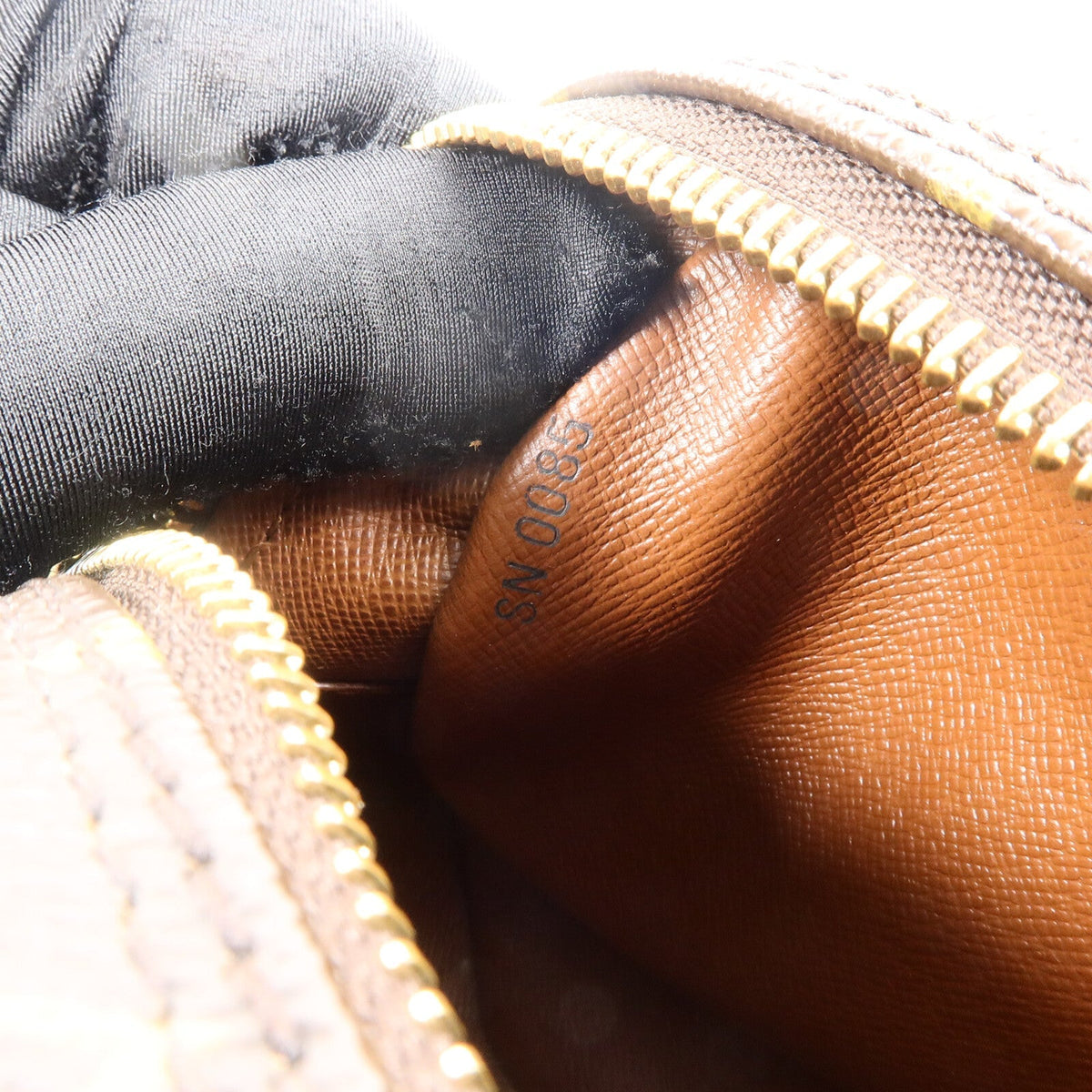Louis Vuitton Blois · Monogram Crossbody