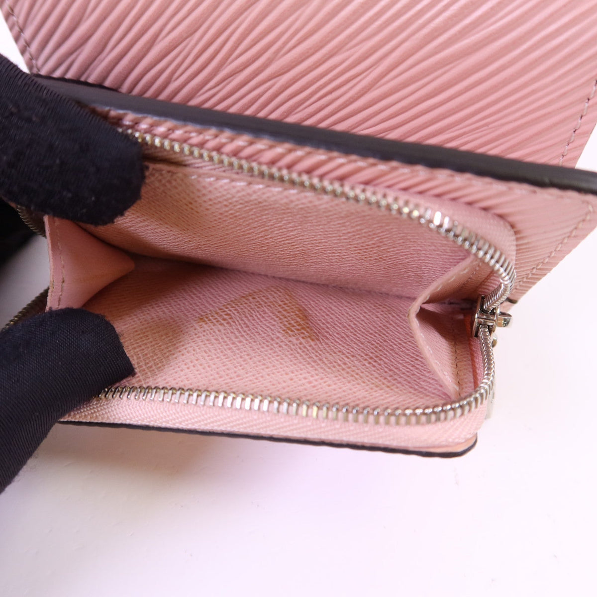 Louis Vuitton Twist Compact · Epi