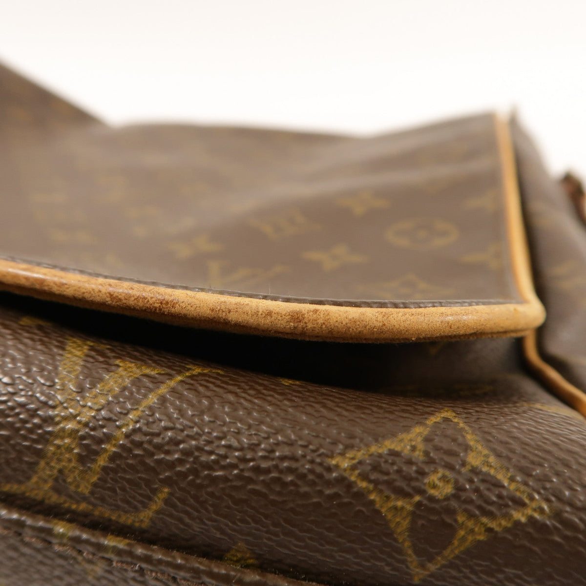 Louis Vuitton Abbesses · Monogram