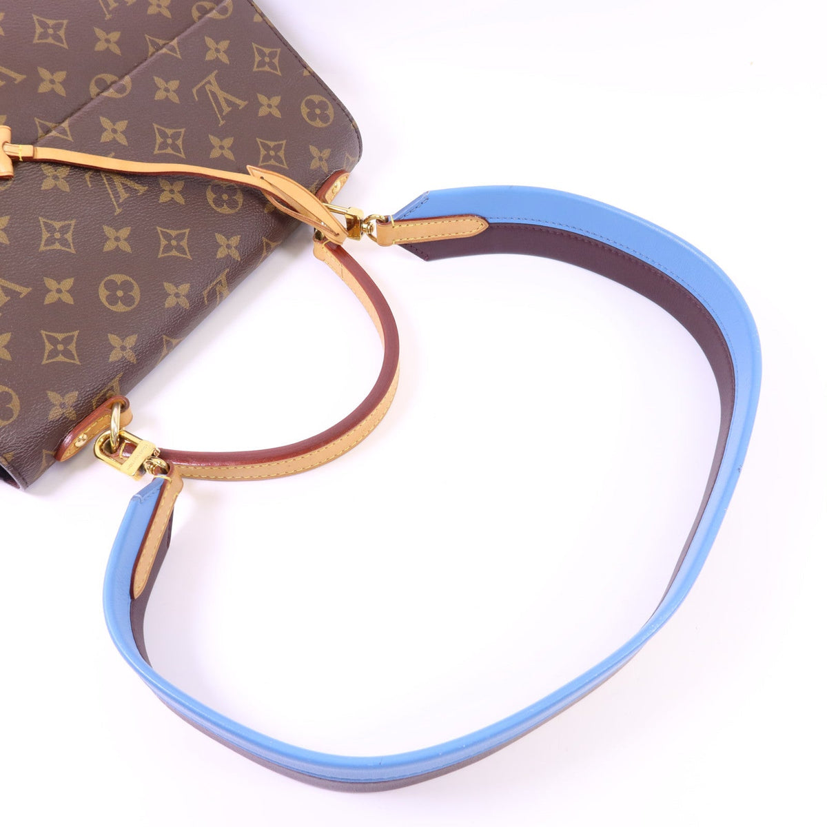 Louis Vuitton Cluny MM · Monogram