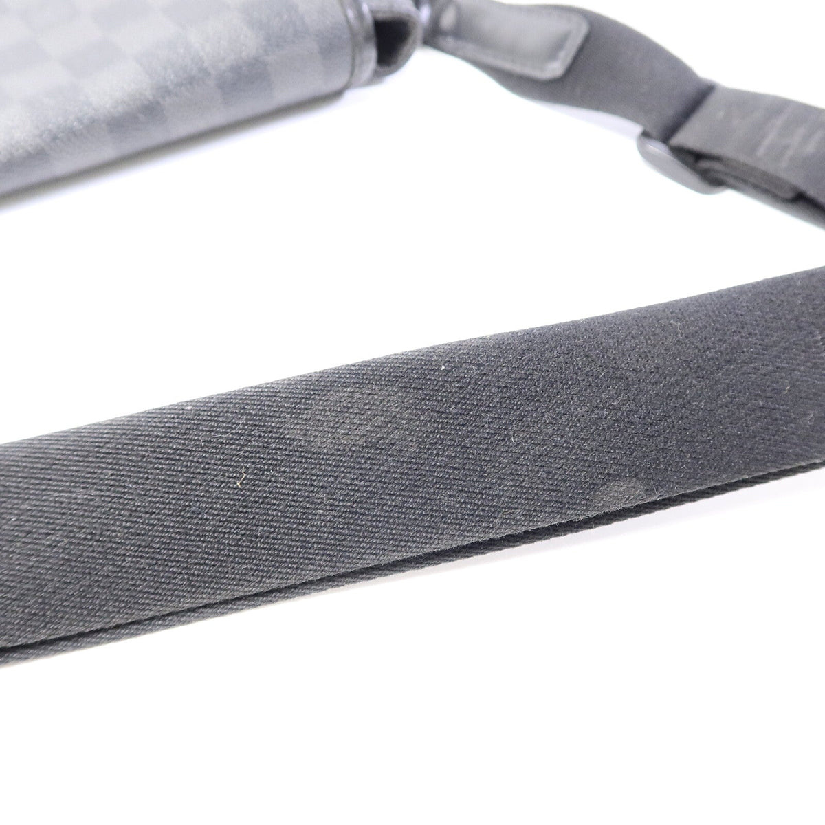 LOUIS VUITTON Daniel MM · Damier Graphite