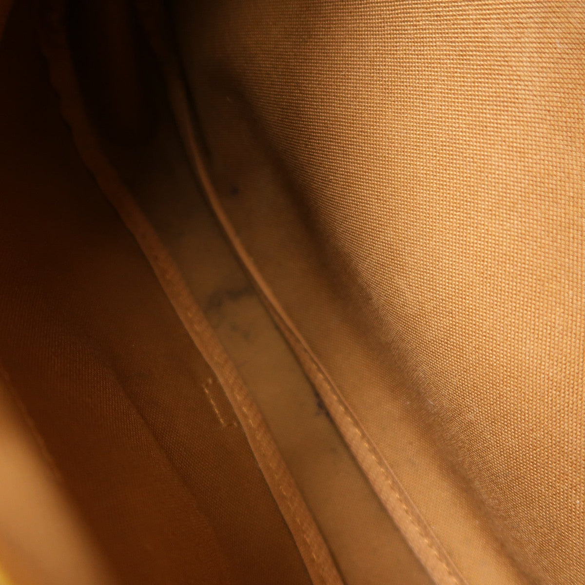 Louis Vuitton Saumur 30 · Monogram