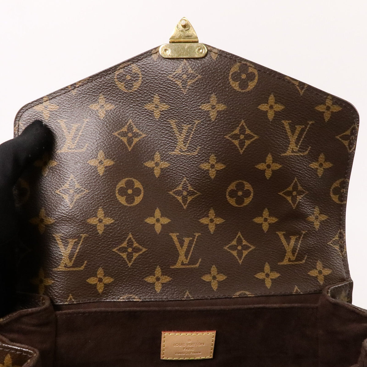 Louis Vuitton Pochette Metis MM · Monogram