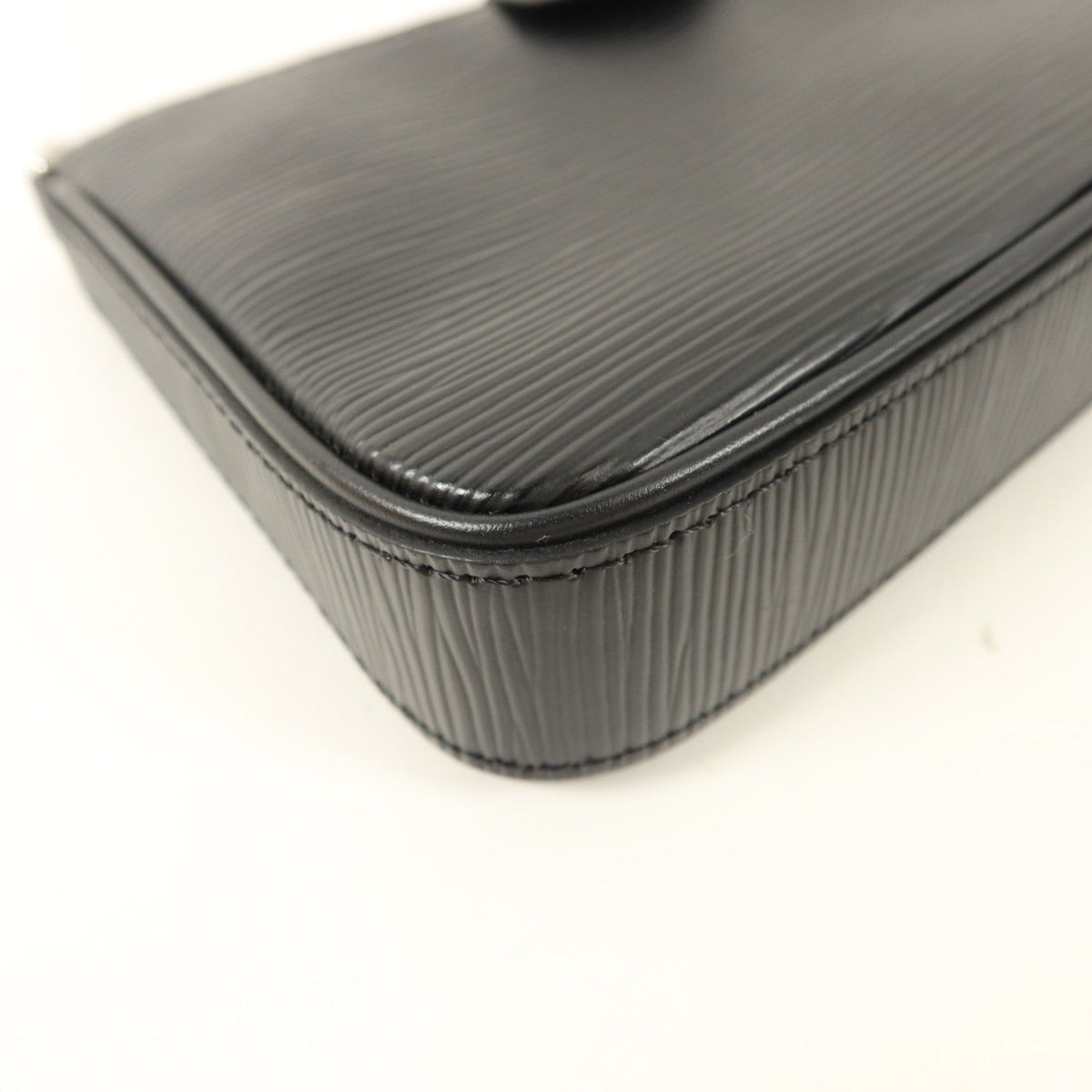 Louis Vuitton Easy Pouch · Epi Calfskin