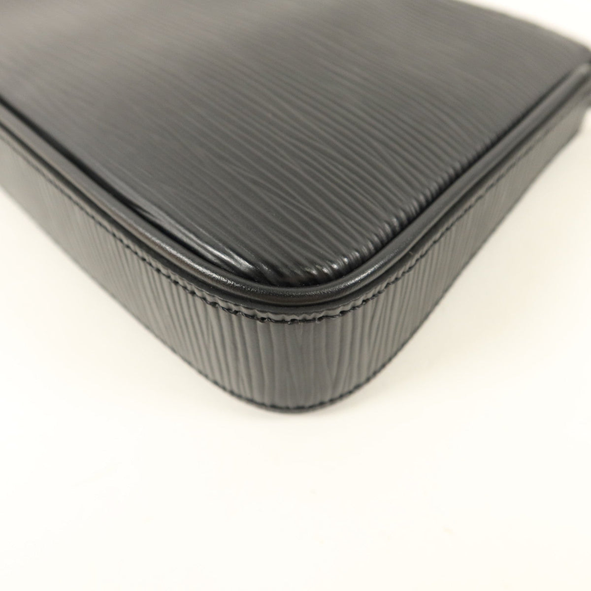 Louis Vuitton Easy Pouch · Epi Calfskin