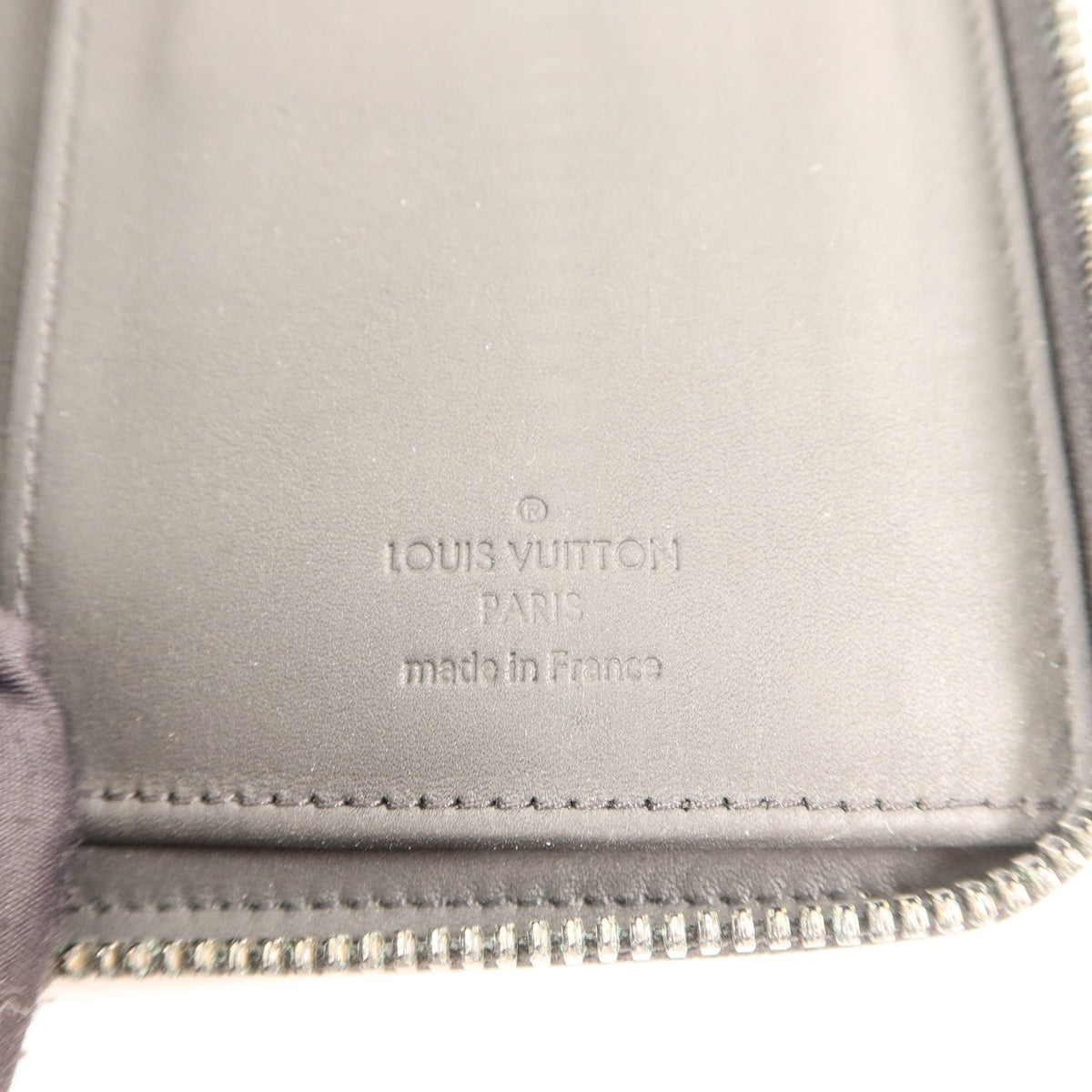 Louis Vuitton Zippy Vertical · Taurillon