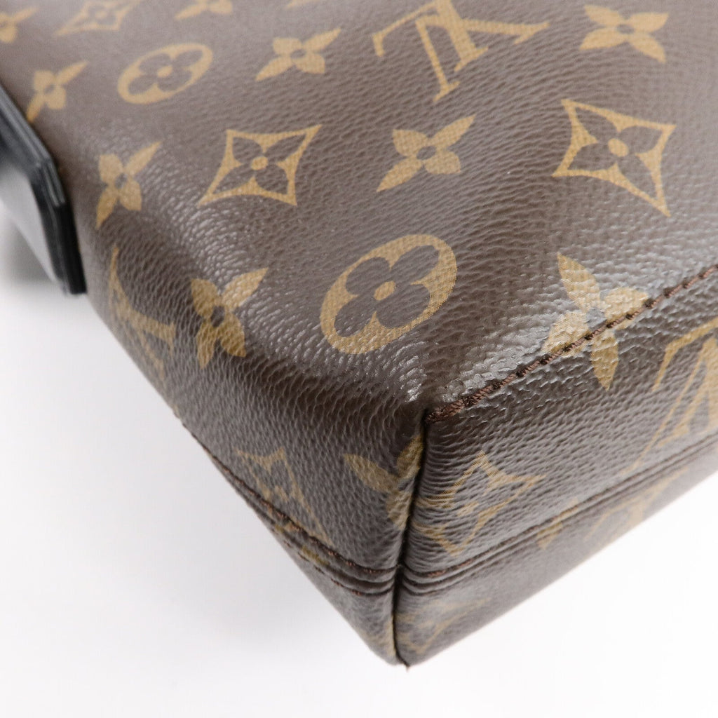 Louis Vuitton Messenger · Monogram Macassar
