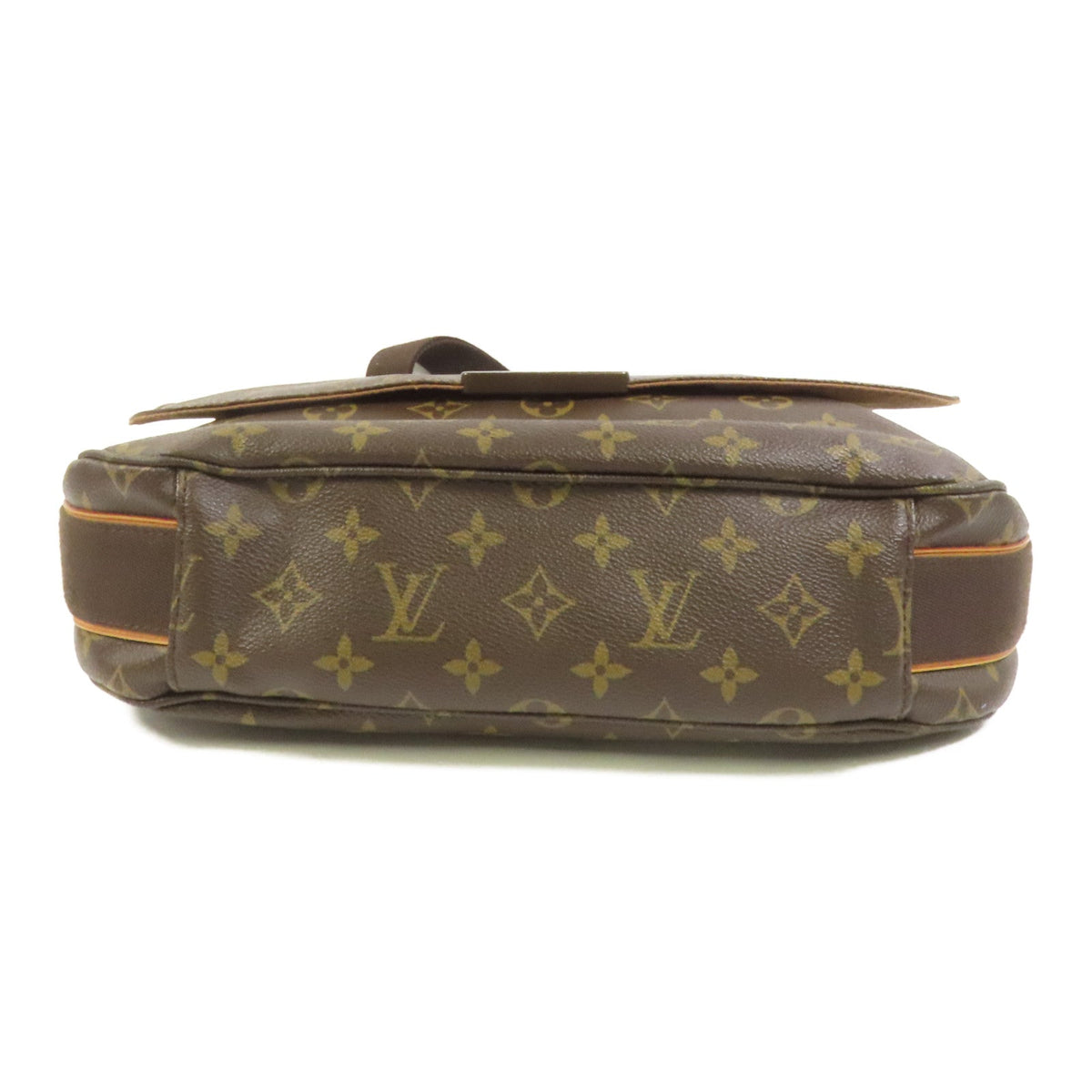 Louis Vuitton Beaubourg MM · Monogram