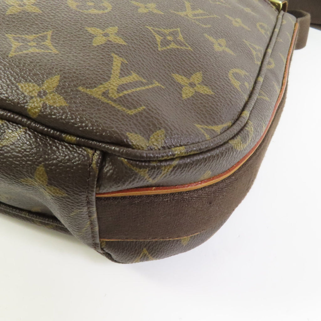 Louis Vuitton Beaubourg MM · Monogram