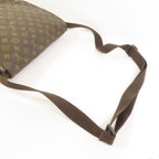 Louis Vuitton Beaubourg MM · Monogram