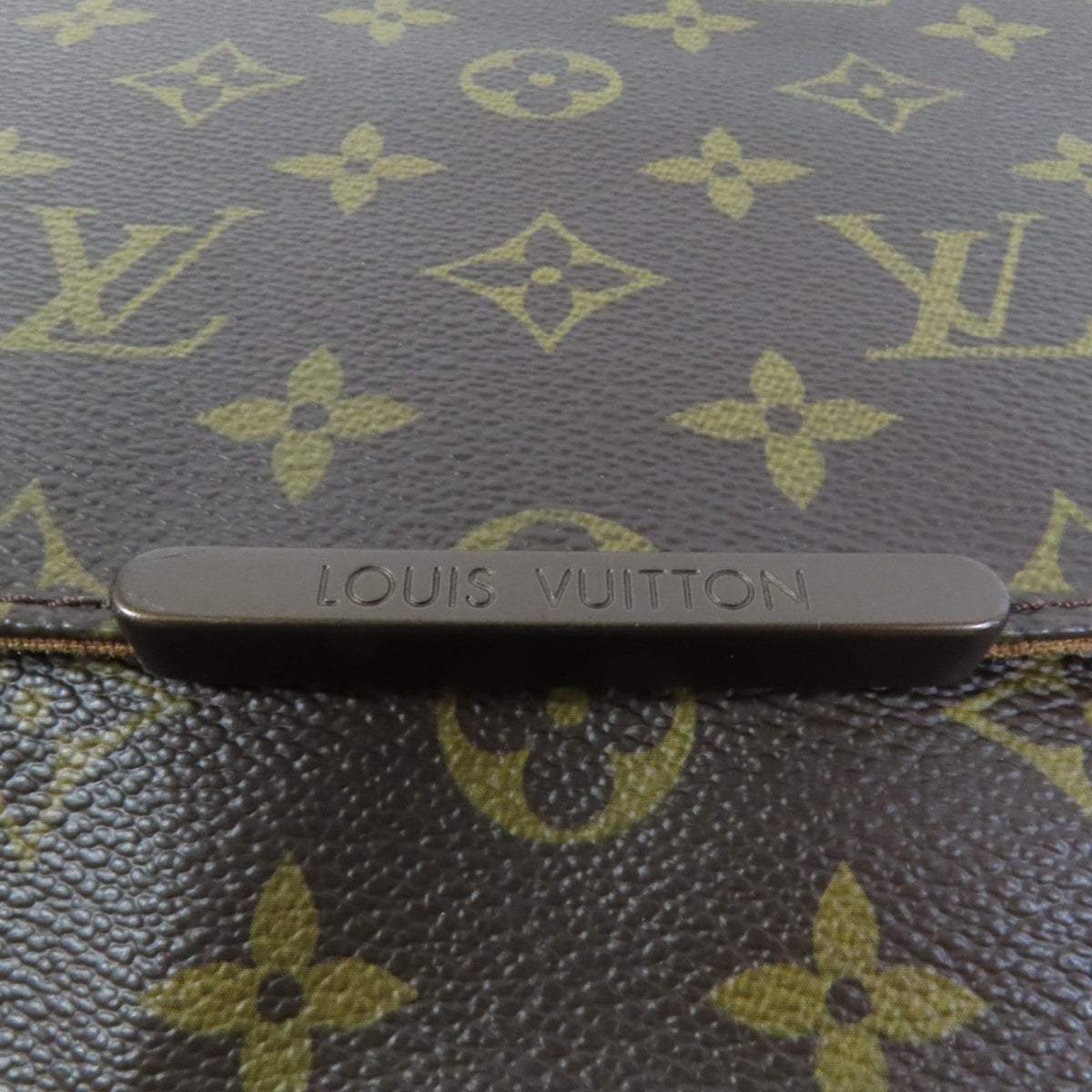 Louis Vuitton Beaubourg MM · Monogram