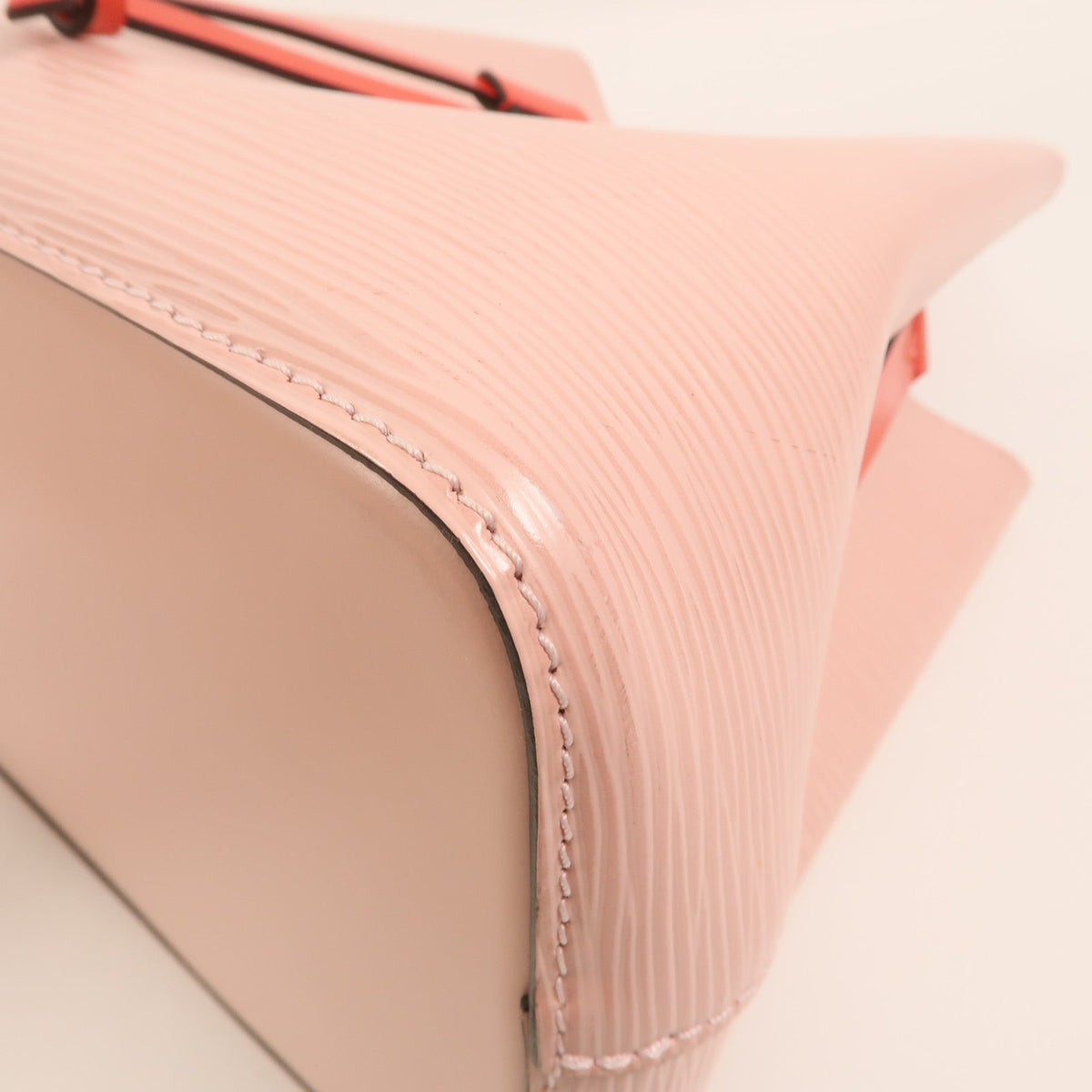 Louis Vuitton Neo Noe BB · Epi Leather