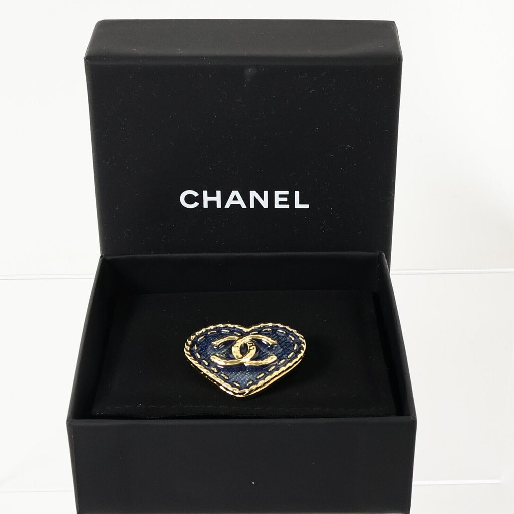 Chanel CC Brooch · Enamel · GHW