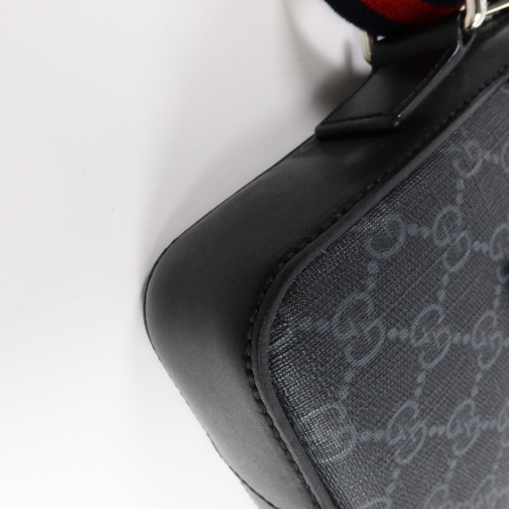 Gucci GG Supreme Messenger · Canvas