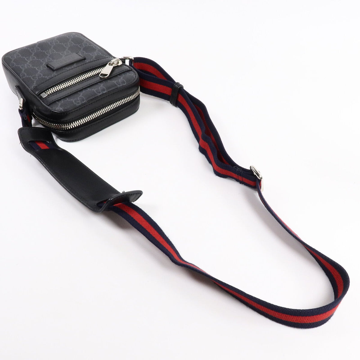 Gucci GG Supreme Messenger · Canvas