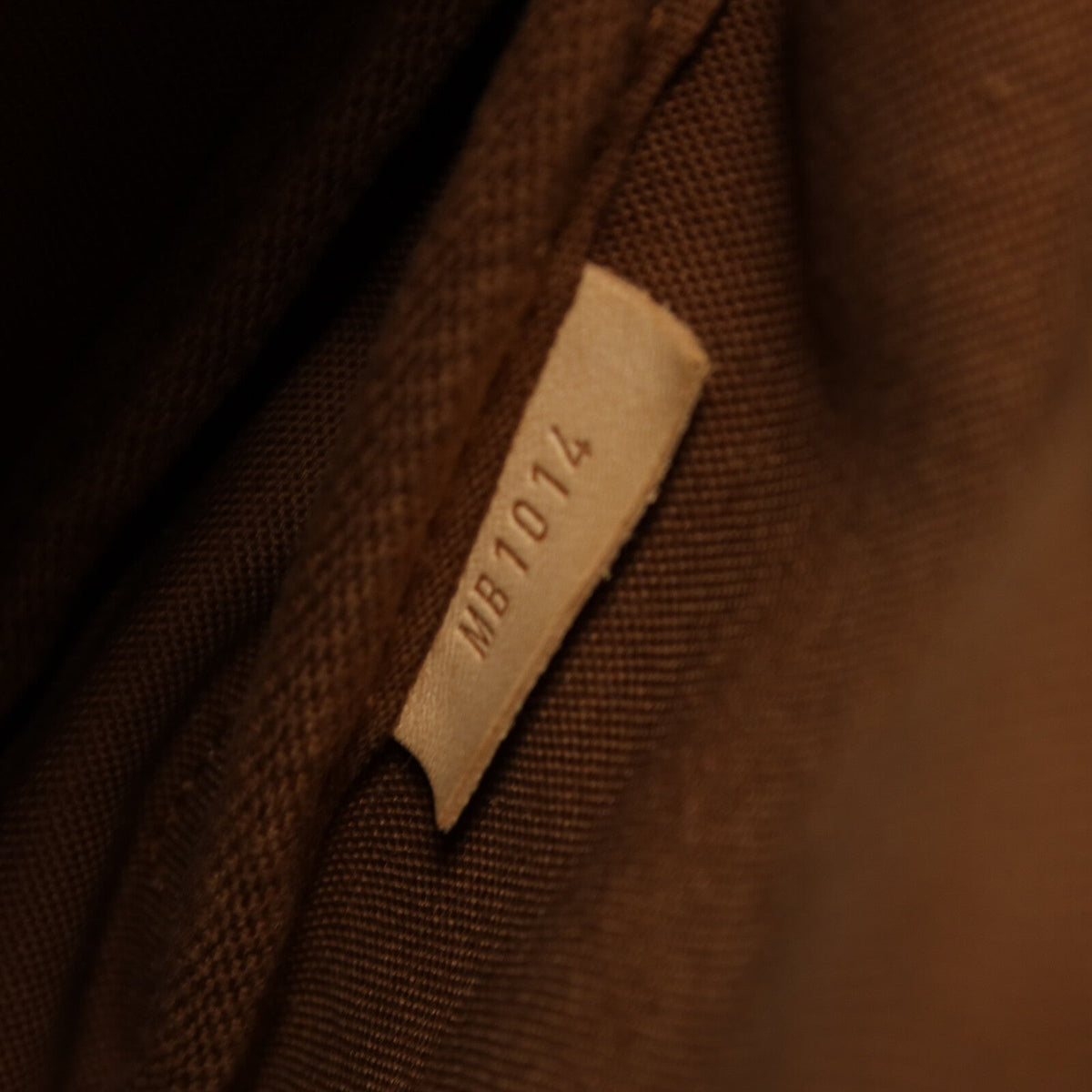 Louis Vuitton Saumur 30 · Monogram