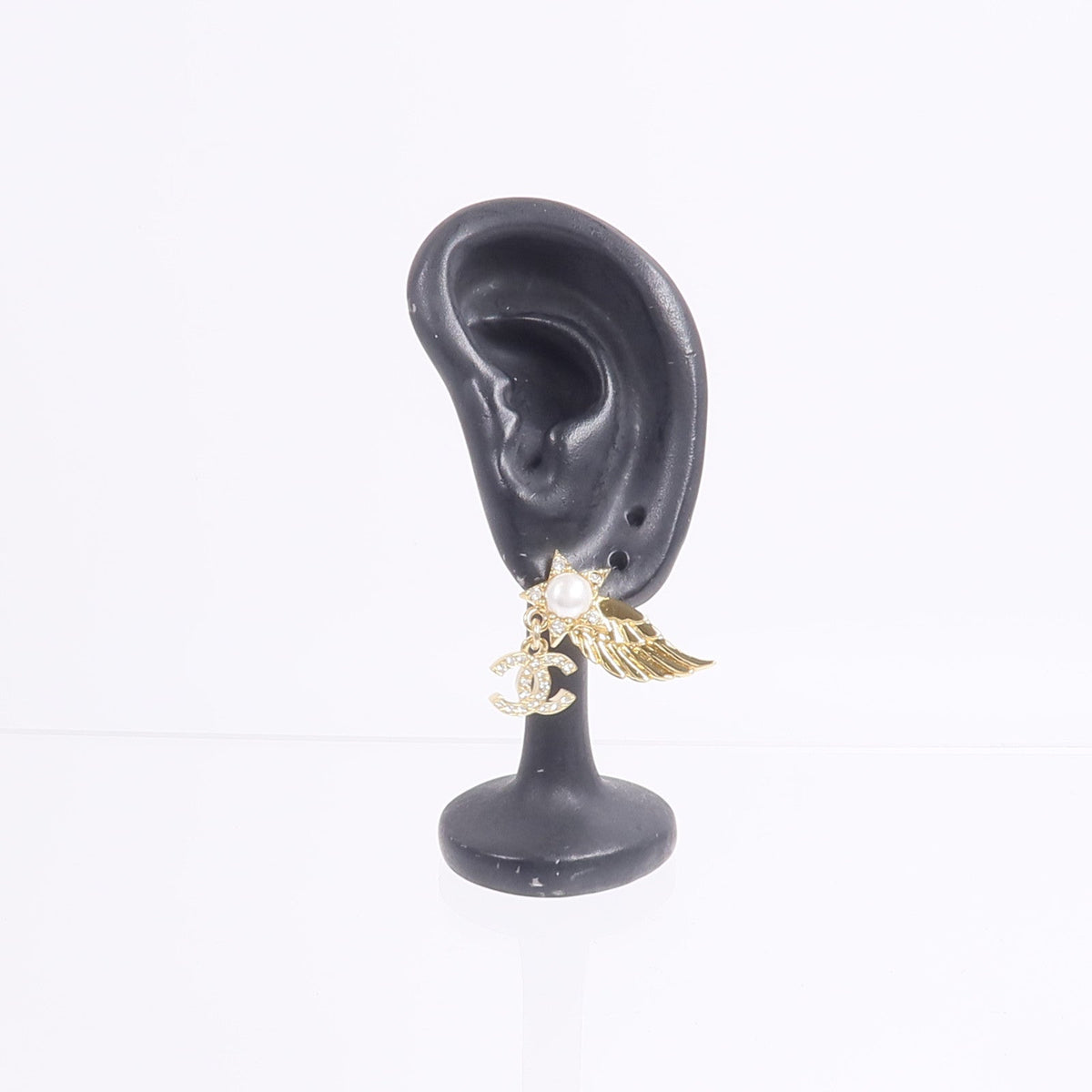 Chanel CC Wing Earrings · Gold Tone