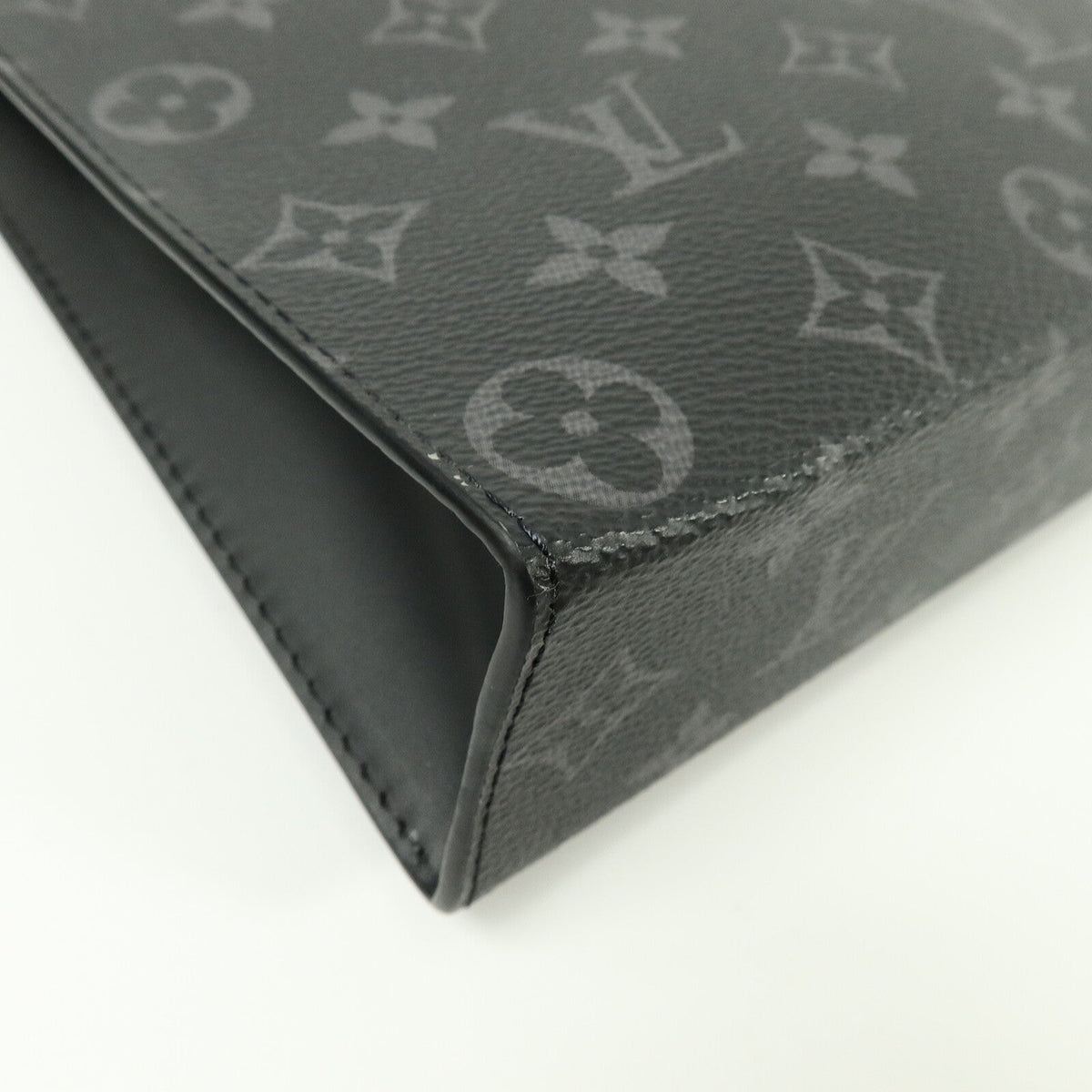 Louis Vuitton Pochette Voyage MM · Eclipse