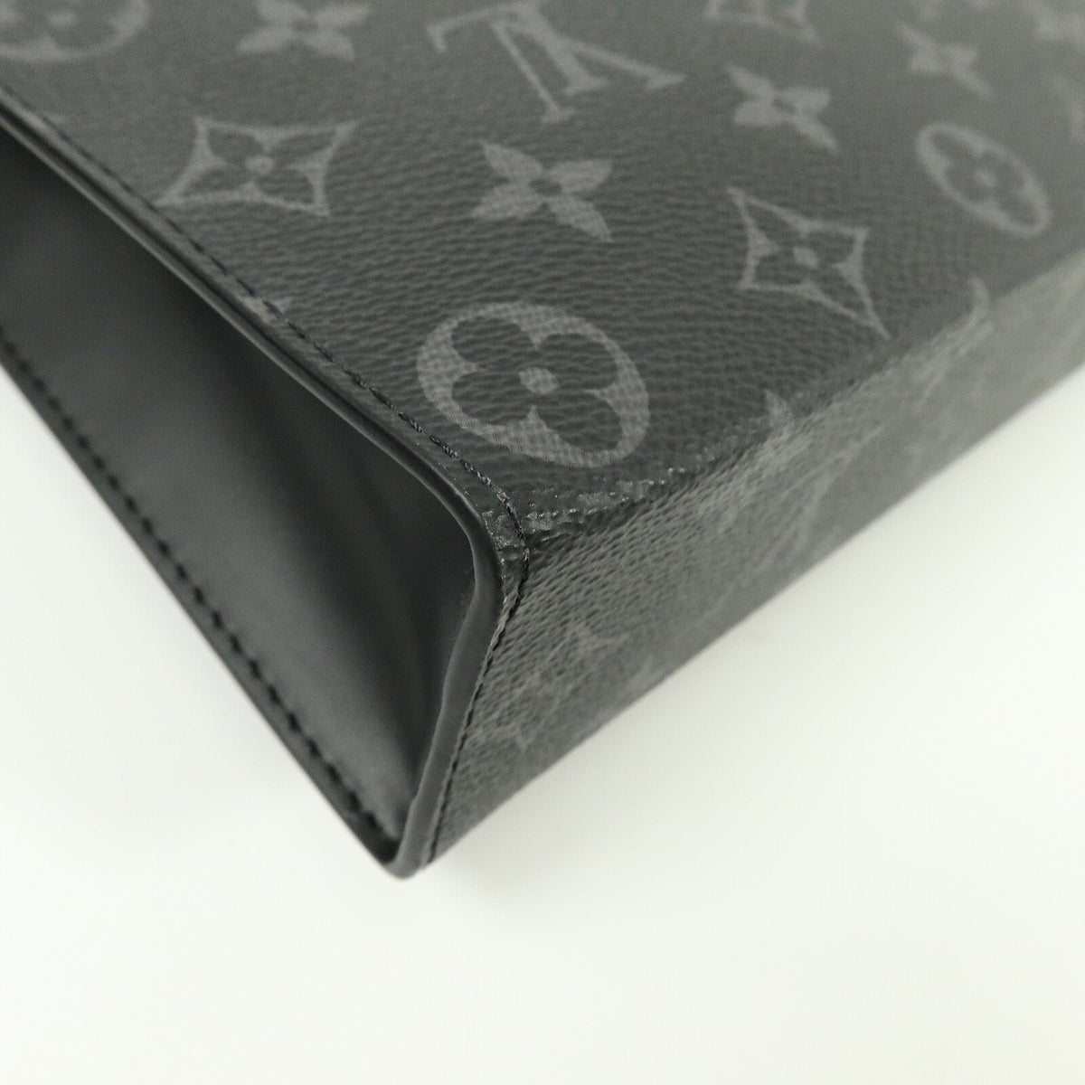 Louis Vuitton Pochette Voyage MM · Eclipse