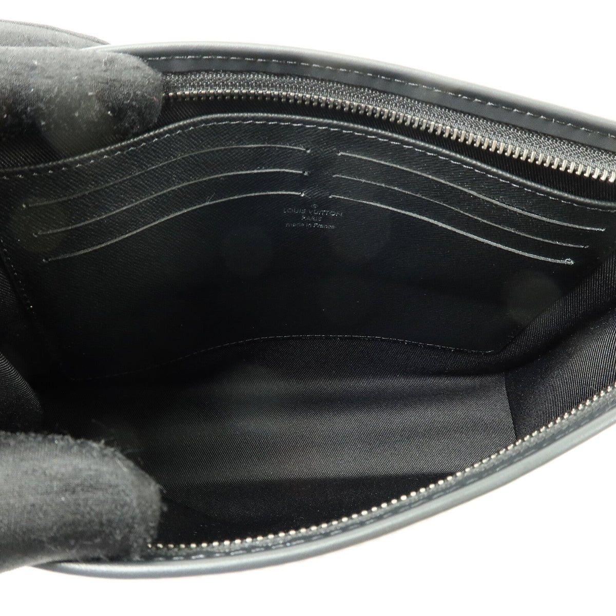 Louis Vuitton Pochette Voyage MM · Eclipse