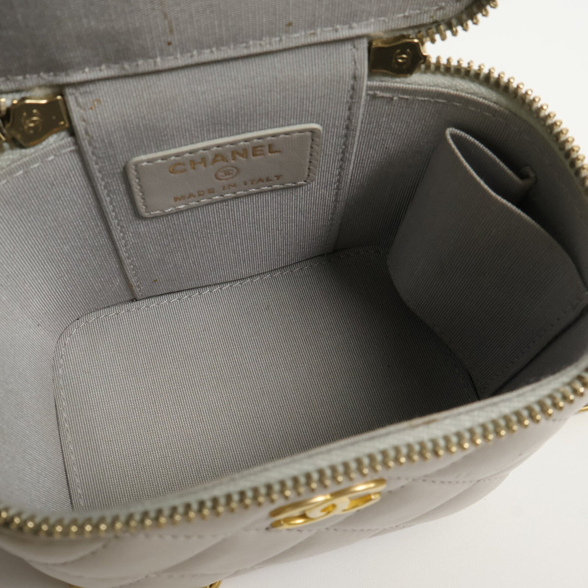 Chanel Vanity · Lambskin · Chain Shoulder
