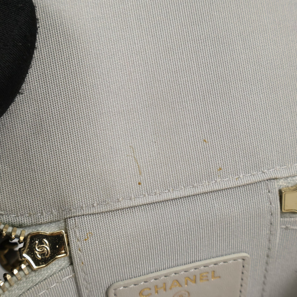 Chanel Vanity · Lambskin · Chain Shoulder