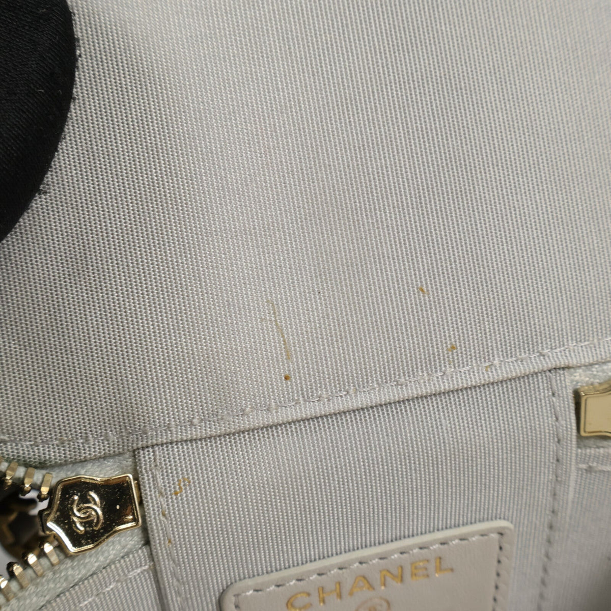 Chanel Vanity · Lambskin · Chain Shoulder