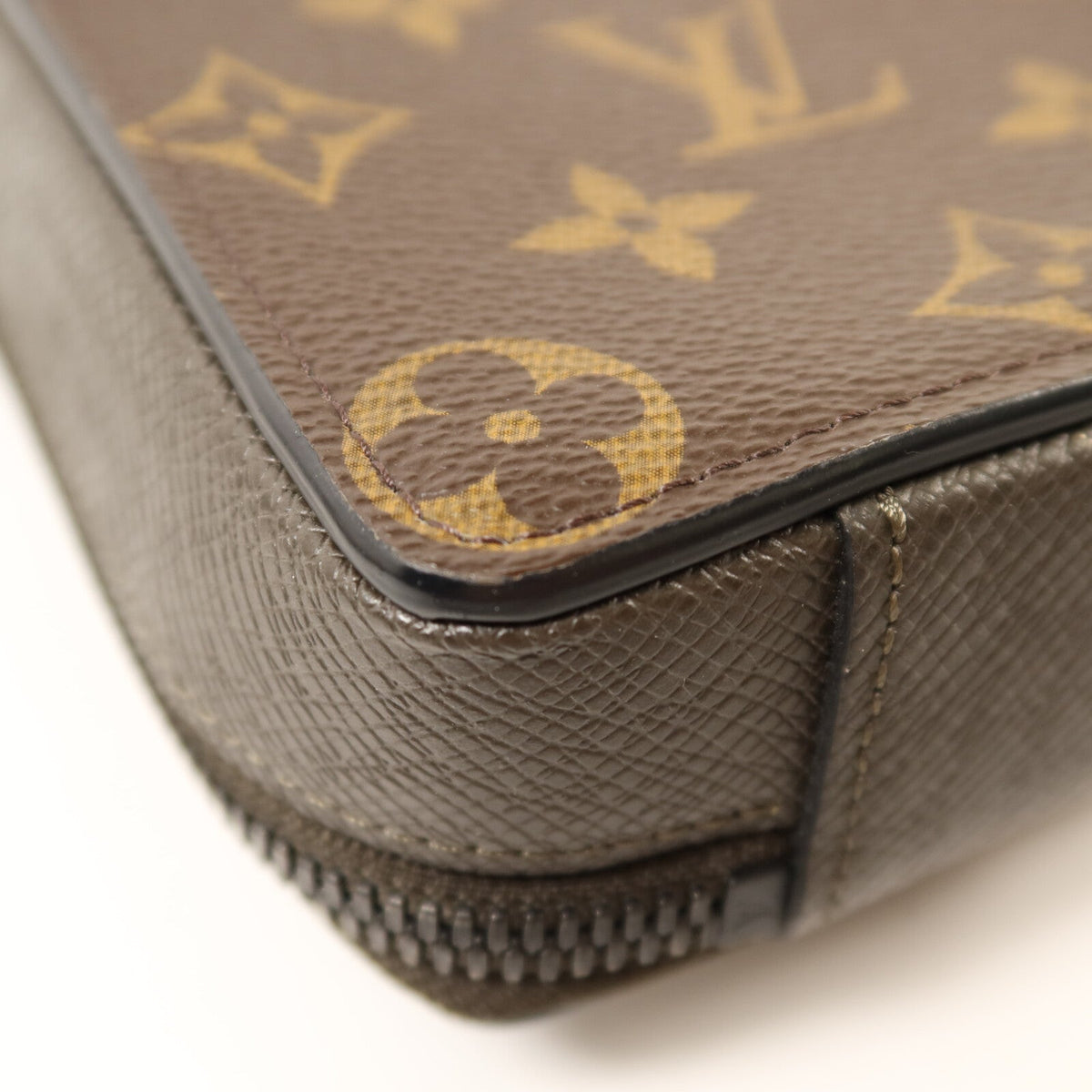 Louis Vuitton Phone Box · Taïgarama